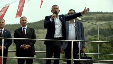 Özgür Özel ve Mansur Yavaş Bayburt’ta: ‘Belediyelerimize Yapılan Saldırılar Cezasız Kalmayacak’