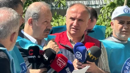 Sağlık-Sen 81 ilde meydanlara çıktı: “Gelirde adalet, ücrette denge istiyoruz”