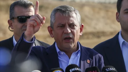 CHP Genel Başkanı Özgür Özel, Ekrem İmamoğlu’nun duruşmasına katıldı