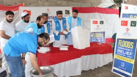 TDV Pakistan’daki sel felaketinde 18 bin kişiye sıcak yemek ve insani yardım ulaştırdı